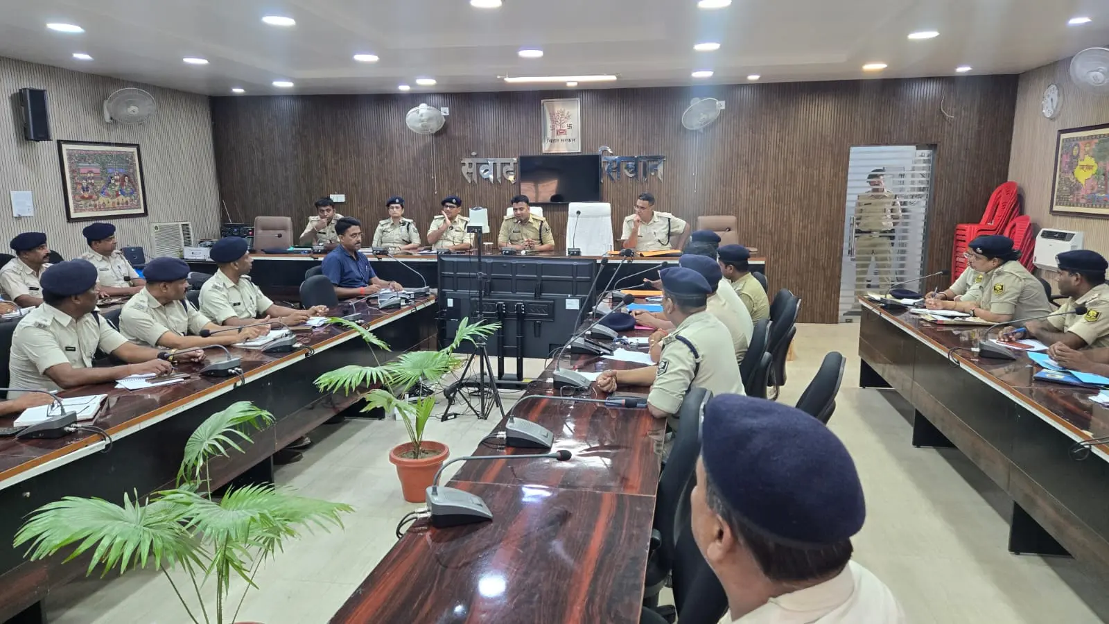 फ़ोटो.बैठक में शामिल पदाधिकारी | Prabhat Khabar Network फ़ोटो.बैठक में शामिल पदाधिकारी | Prabhat Khabar Network