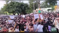लाठीचार्ज के विरोध में छात्रों का उग्र प्रदर्शन, कचहरी चौक पर किया चक्काजाम