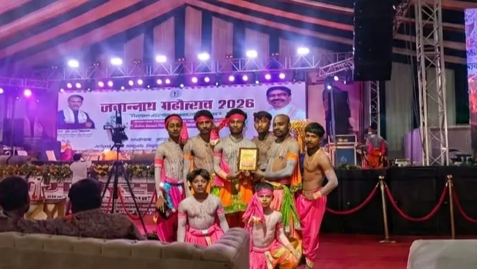 फोटो, नटुआ डांस में शामिल कलाकार. | Prabhat Khabar Network फोटो, नटुआ डांस में शामिल कलाकार. | Prabhat Khabar Network