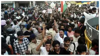 मुजफ्फरपुर: नीट पेपर लीक के विरोध में प्रदर्शन, कंपनीबाग रोड में ट्रैफिक पुलिस का पोस्ट तोड़ा