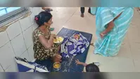 सदर अस्पताल के प्रसूति वार्ड में गर्भवती महिलाओं का फर्श पर हो रहा इलाज