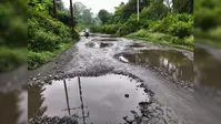 जर्जर सड़क से परियोजना कर्मियों और ग्रामीणों की बढ़ी परेशानी