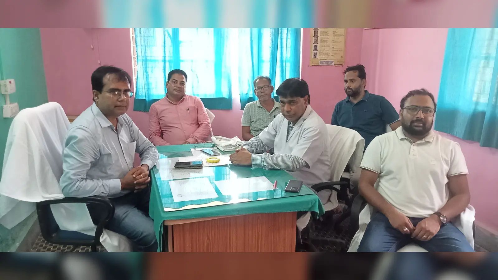 बैठक में उपस्थित चिकित्सक व स्वास्थ्य कर्मी. | Prabhat Khabar Network बैठक में उपस्थित चिकित्सक व स्वास्थ्य कर्मी. | Prabhat Khabar Network
