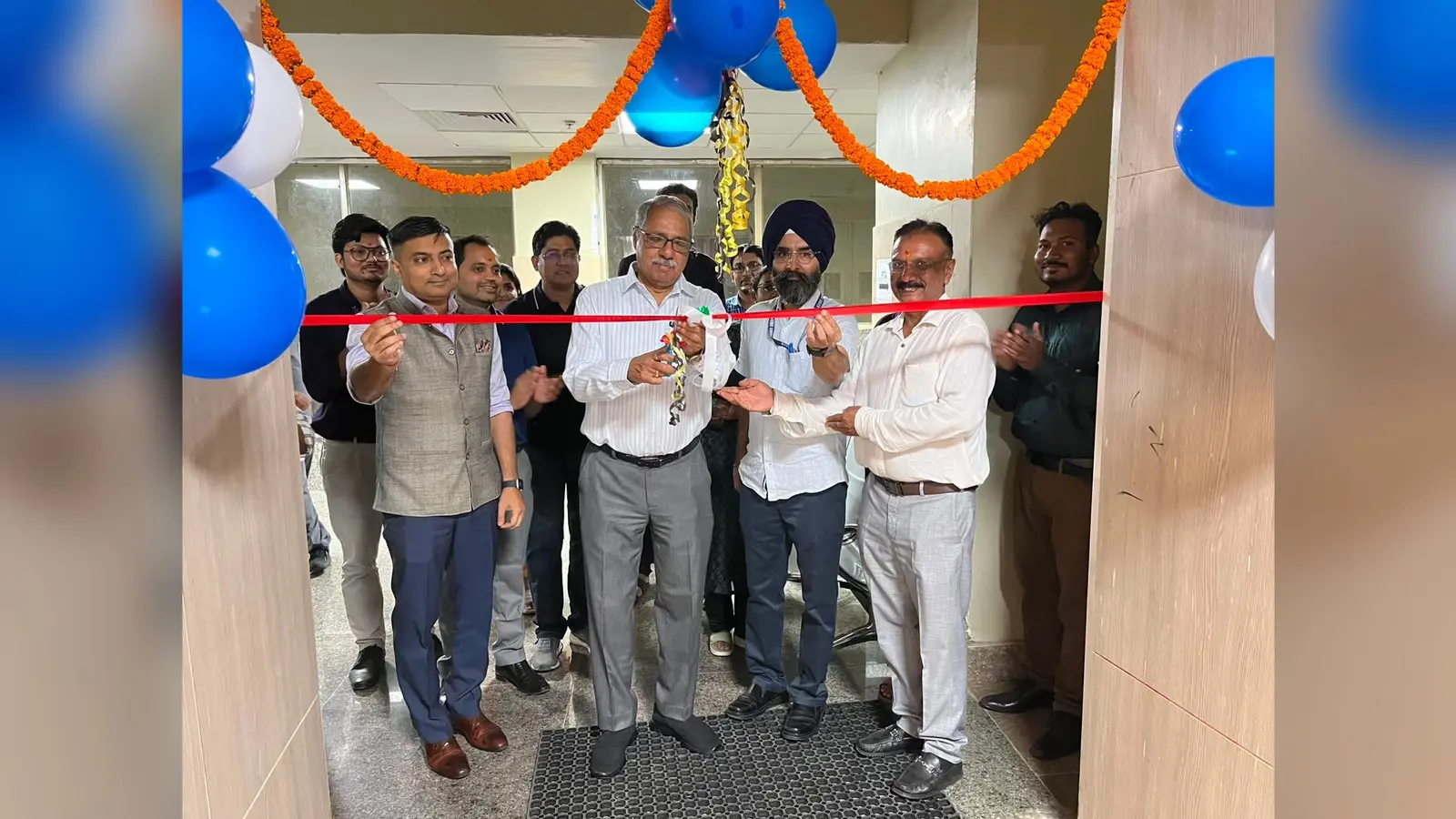 उद्घाटन करते एम्स देवघर के निदेशक | Prabhat Khabar Network उद्घाटन करते एम्स देवघर के निदेशक | Prabhat Khabar Network