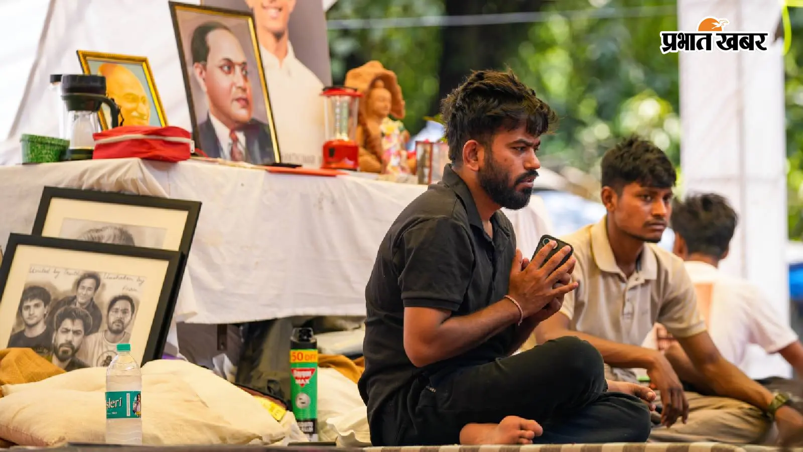 सीजेपी के संस्थापक अभिजीत दीपके प्रदर्शन मंच से संबोधित करते हुए, फोटो पीटीआई सीजेपी के संस्थापक अभिजीत दीपके प्रदर्शन मंच से संबोधित करते हुए, फोटो पीटीआई