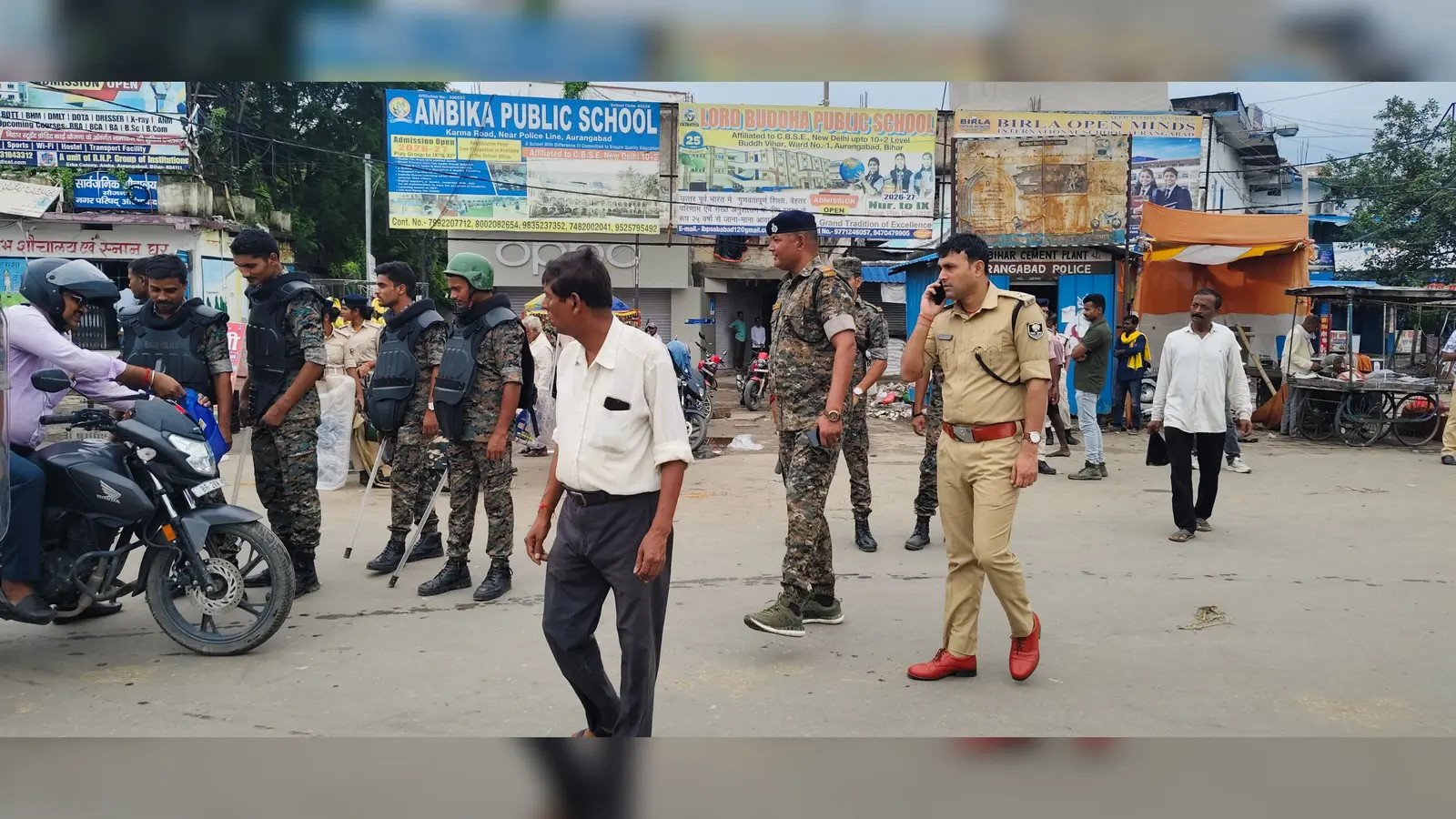 औरंगाबाद शहर में जगह-जगह तैनात सुरक्षाकर्मी | Prabhat Khabar Network औरंगाबाद शहर में जगह-जगह तैनात सुरक्षाकर्मी | Prabhat Khabar Network