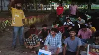 नीट पेपर लीक के विरोध में मुंगेर समाहरणालय के पास छात्रों का धरना, शिक्षा मंत्री के इस्तीफे की उठी मांग