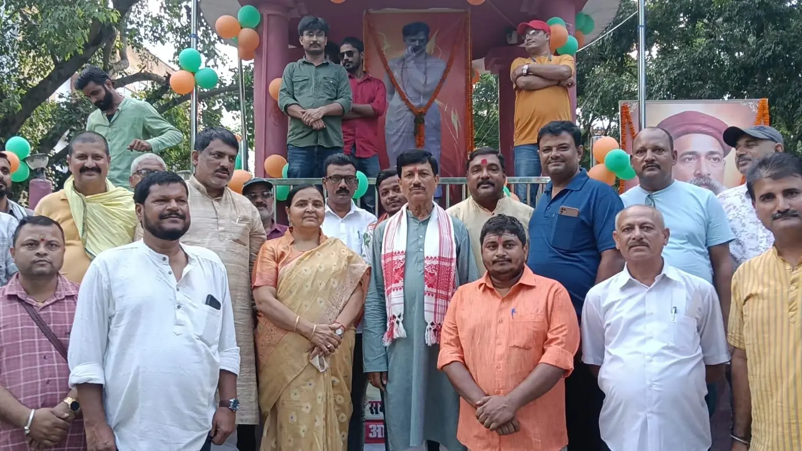 फोटो - सहरसा - श्रद्धांजलि अर्पित करते गण्यमान्य व अन्य | Prabhat Khabar Network फोटो - सहरसा - श्रद्धांजलि अर्पित करते गण्यमान्य व अन्य | Prabhat Khabar Network