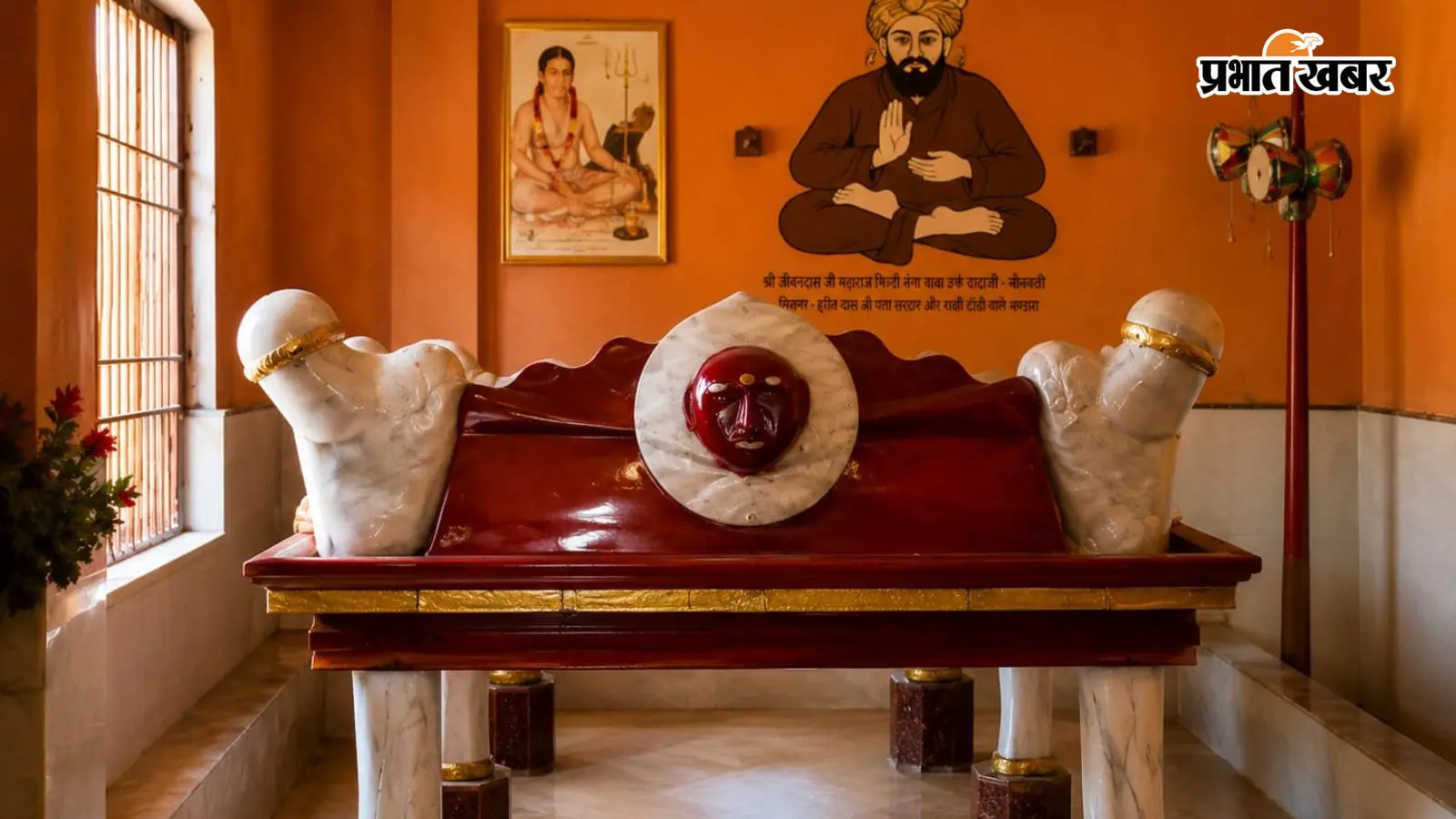हाथियों की हड्डियों से बना सिंहासन तख़्त हाथियों की हड्डियों से बना सिंहासन तख़्त