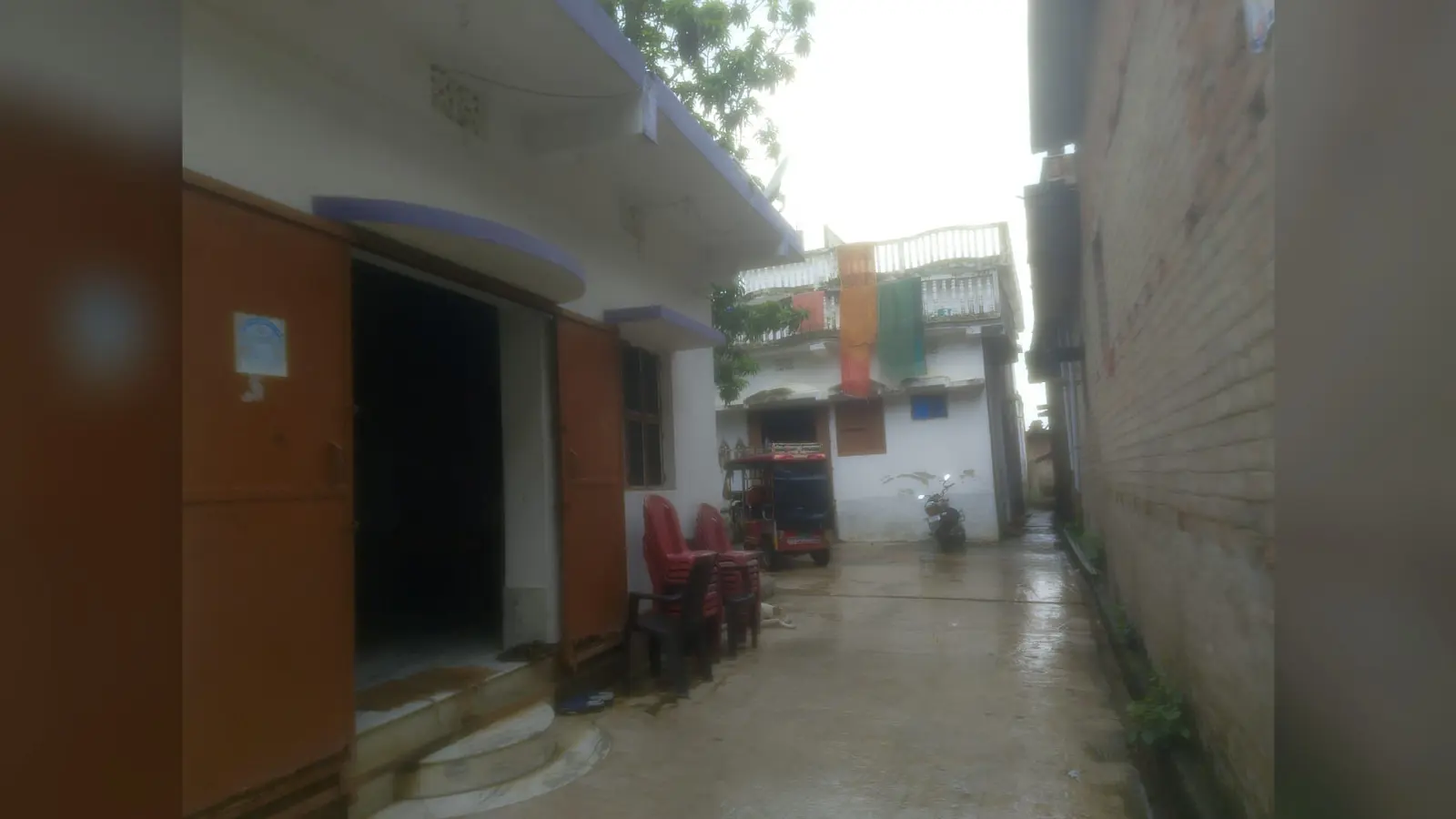 फोटो कैप्शन: मृतक का सुनसान पड़ा घर | Prabhat Khabar Network फोटो कैप्शन: मृतक का सुनसान पड़ा घर | Prabhat Khabar Network