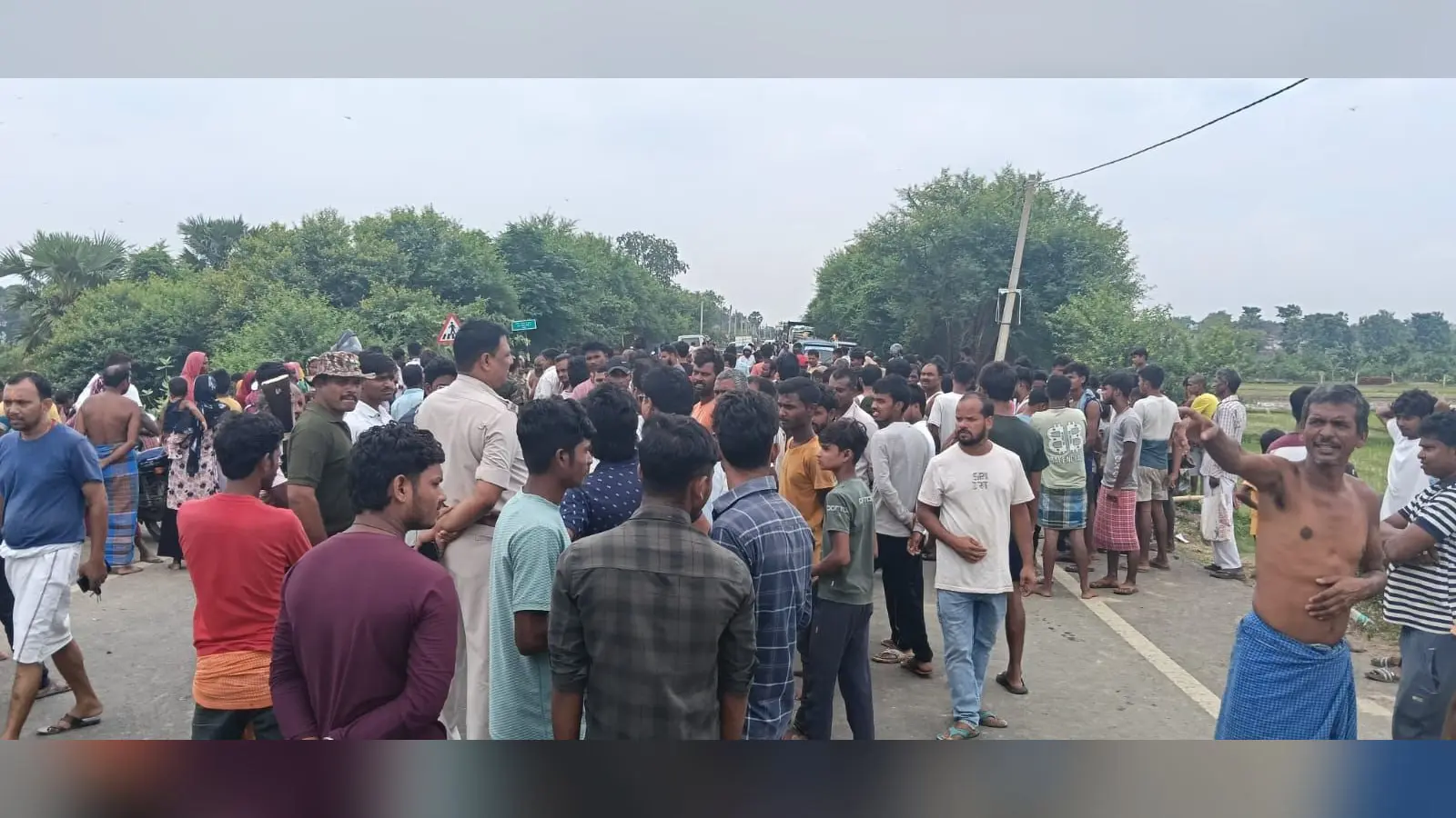 फोटो अस्पताल मे गमगीन परिजन तथा सड़क जाम की | Prabhat Khabar Network फोटो अस्पताल मे गमगीन परिजन तथा सड़क जाम की | Prabhat Khabar Network