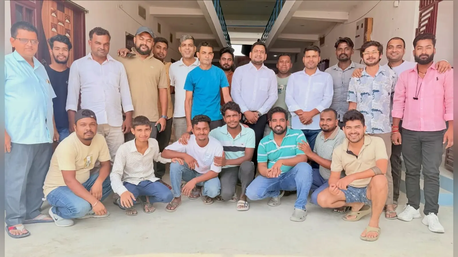मुसरीघरारी में बैठक में मौजूद युवा | Prabhat Khabar Network मुसरीघरारी में बैठक में मौजूद युवा | Prabhat Khabar Network