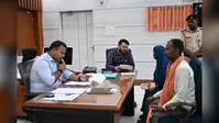 गोपालगंज में डीएम के जनता दरबार में 28 शिकायतों की सुनवाई, अधिकारियों को त्वरित कार्रवाई के निर्देश