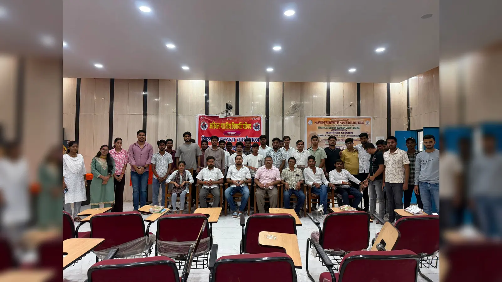फोटो- अतिथियों के साथ नव नियुक्त कार्यकर्ता | Prabhat Khabar Network फोटो- अतिथियों के साथ नव नियुक्त कार्यकर्ता | Prabhat Khabar Network