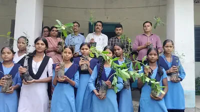अमरपुर स्कूल में 'एक पेड़ मां के नाम' अभियान की गूंज, छात्राओं ने लगाये पौधे और लिया हरियाली संकल्प