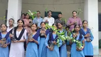 अमरपुर स्कूल में 'एक पेड़ मां के नाम' अभियान की गूंज, छात्राओं ने लगाये पौधे और लिया हरियाली संकल्प