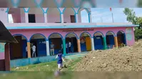 सीतामढ़ी: 400 से अधिक छात्र, पढ़ने को मात्र दो कमरे, तुरकौलिया स्कूल में बुनियादी सुविधाओं का अकाल