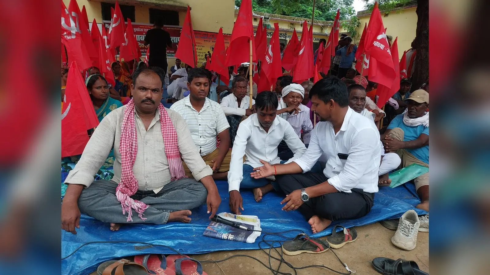फोटो. चकाई प्रखंड मुख्यालय पर धरना देते भाकपा माले नेता | Prabhat Khabar Network फोटो. चकाई प्रखंड मुख्यालय पर धरना देते भाकपा माले नेता | Prabhat Khabar Network