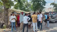 खबर का असर! प्रभात खबर में खबर छपते ही जागा प्रशासन, गणपतगंज बाजार में जेसीबी से कराई गई कचरे की सफाई