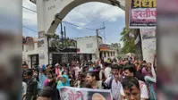मधुबनी: नीट मुद्दे पर छात्र संघर्ष समिति का प्रदर्शन, शिक्षा मंत्री का पुतला फूंका