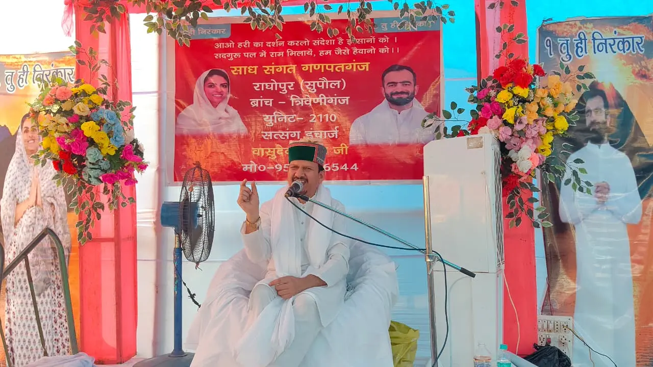 प्रवचन करते संत व उपस्थित श्रद्धालु | Prabhat Khabar Network प्रवचन करते संत व उपस्थित श्रद्धालु | Prabhat Khabar Network