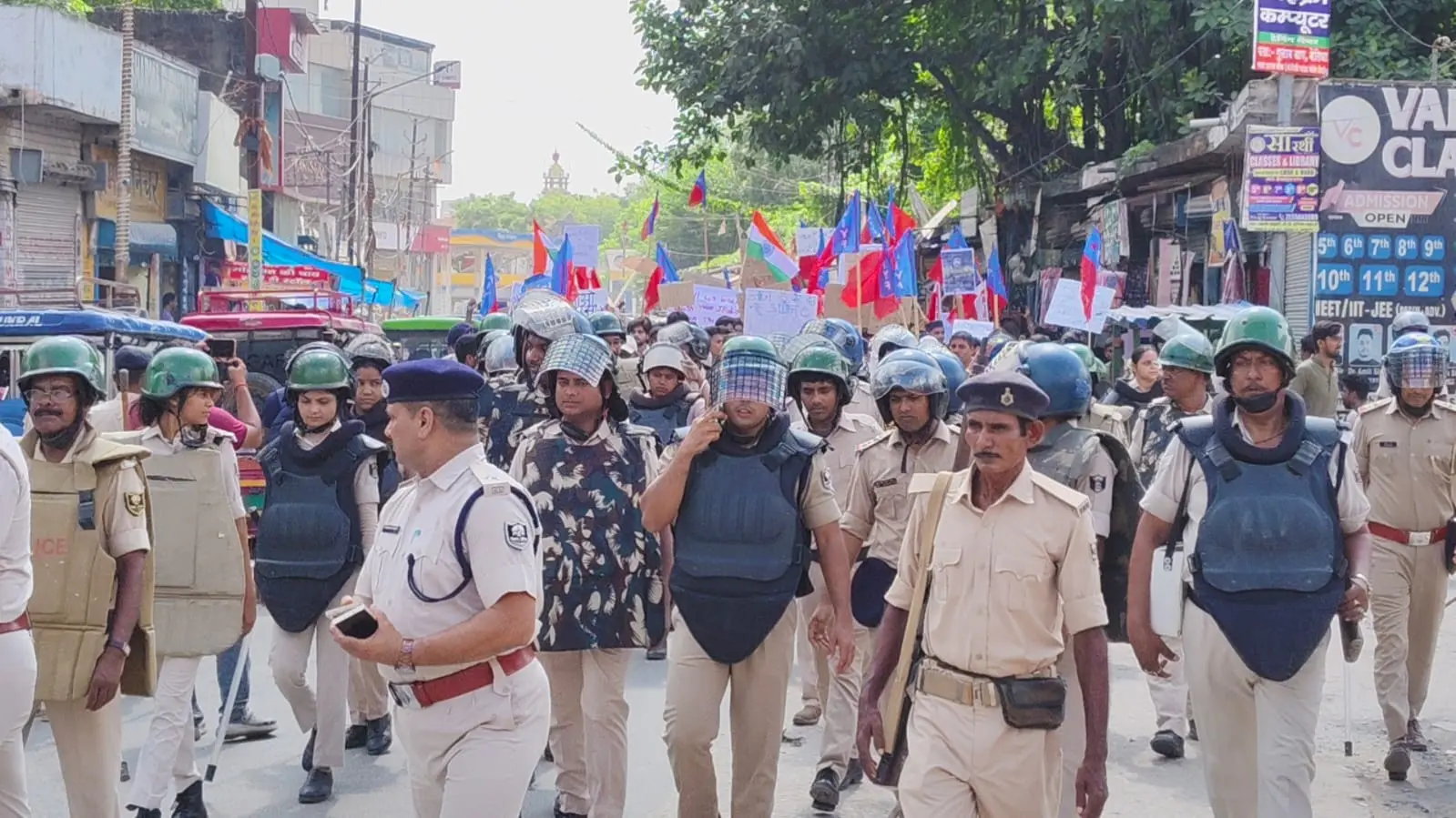 तैनात पुलिस पदाधिकारी और सुरक्षा बल | Prabhat Khabar Network तैनात पुलिस पदाधिकारी और सुरक्षा बल | Prabhat Khabar Network
