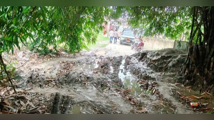 मुख्य सड़क से पीएचसी तेतरी-डंडारी को जोड़ने वाली सड़क की जर्जर हाल | Prabhat Khabar Network मुख्य सड़क से पीएचसी तेतरी-डंडारी को जोड़ने वाली सड़क की जर्जर हाल | Prabhat Khabar Network