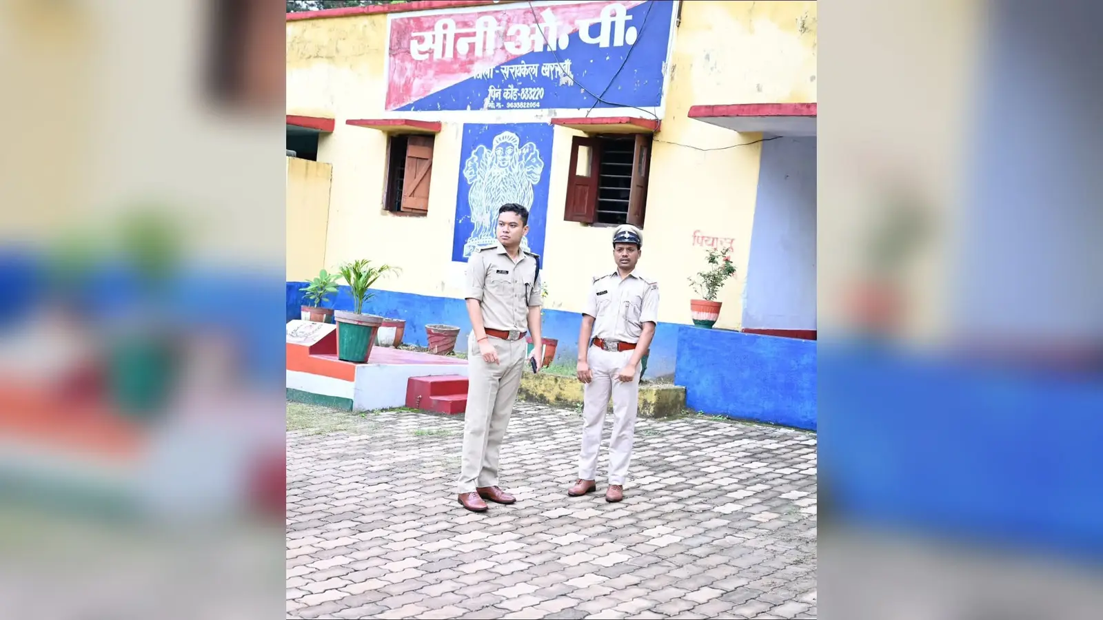 सीनी ओपी का निरीक्षण करते एसपी मनोज स्वर्गियारी | Prabhat Khabar Network सीनी ओपी का निरीक्षण करते एसपी मनोज स्वर्गियारी | Prabhat Khabar Network