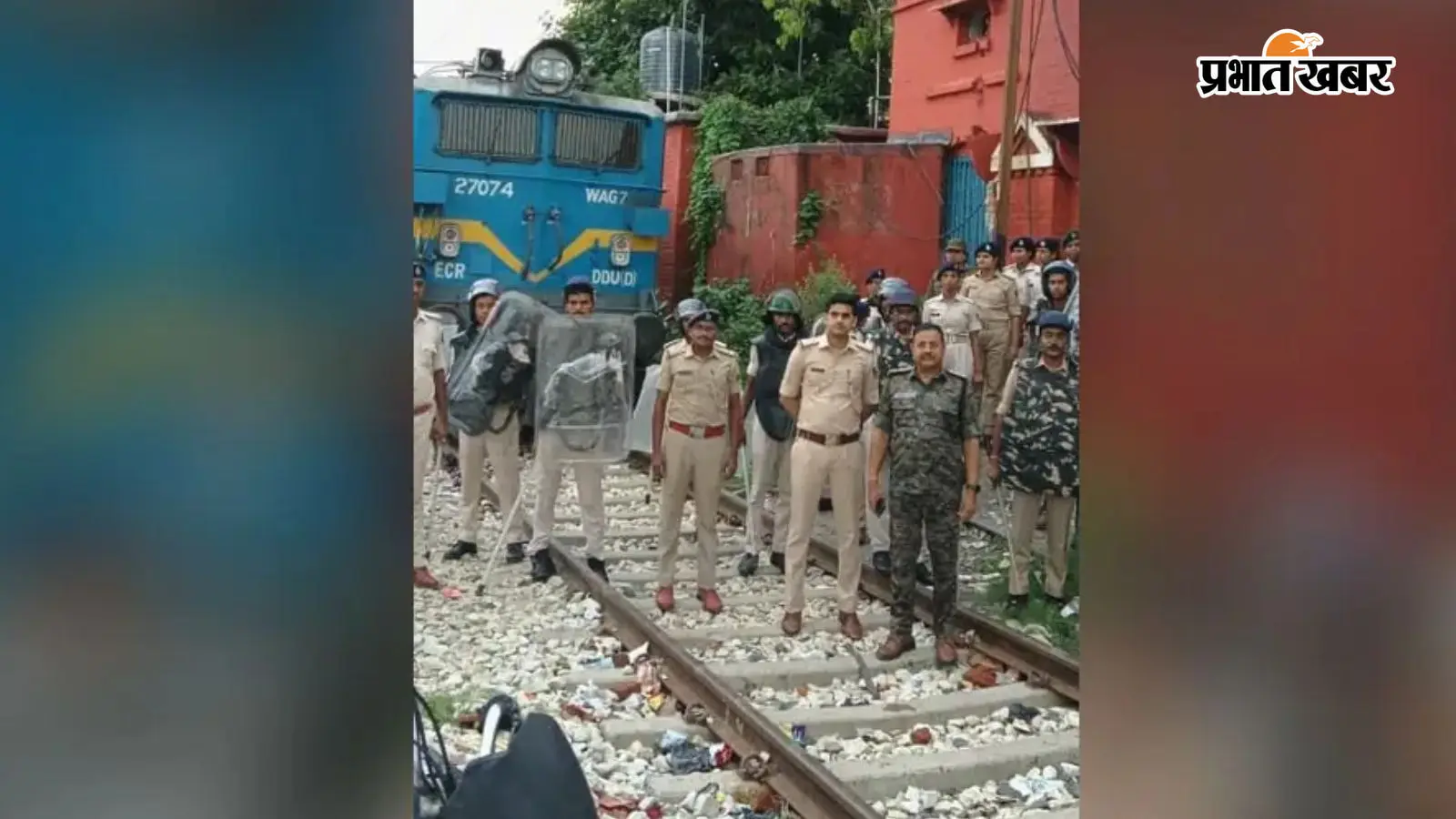 नीट पेपर लीक विरोध प्रदर्शन के मद्देनजर चाकन्द में पुलिस अलर्ट, डीएसपी ने किया सुरक्षा व्यवस्था का जायजा नीट पेपर लीक विरोध प्रदर्शन के मद्देनजर चाकन्द में पुलिस अलर्ट, डीएसपी ने किया सुरक्षा व्यवस्था का जायजा