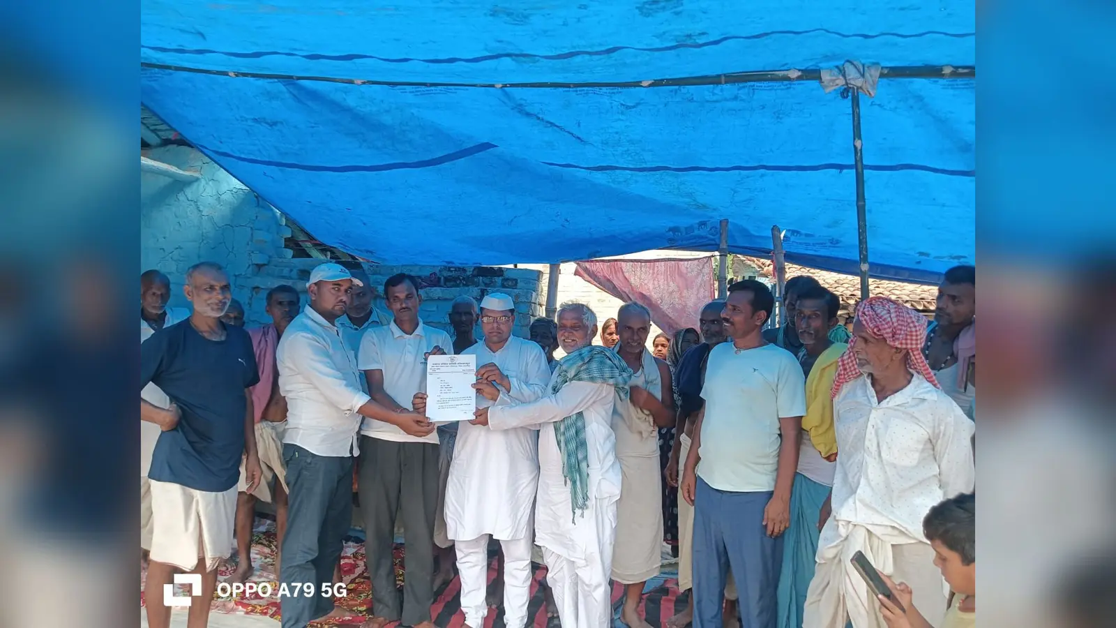 फोटो संख्या : 5 मनोनयन पत्र सौंपते प्रखंड अध्यक्ष | Prabhat Khabar Network फोटो संख्या : 5 मनोनयन पत्र सौंपते प्रखंड अध्यक्ष | Prabhat Khabar Network