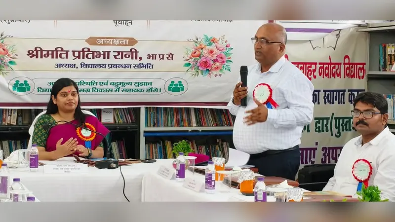शिवहर के जवाहर नवोदय विद्यालय का डीएम प्रतिभा रानी ने किया निरीक्षण, विकास कार्यों का दिया भरोसा