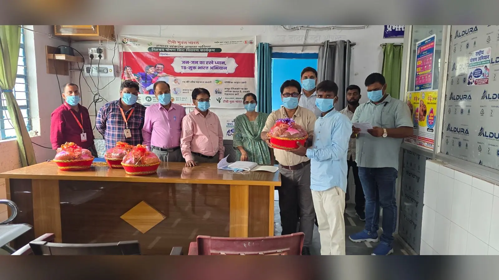 कार्यक्रम के दौरान उपस्थित अधिकारी व अन्य | Prabhat Khabar Network कार्यक्रम के दौरान उपस्थित अधिकारी व अन्य | Prabhat Khabar Network