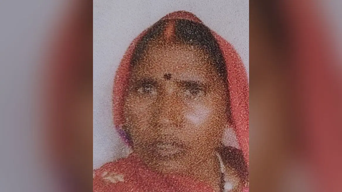 मृतका बलेरिया देवी का फाइल, घटनास्थल व परिजन का फोटो | Prabhat Khabar Network मृतका बलेरिया देवी का फाइल, घटनास्थल व परिजन का फोटो | Prabhat Khabar Network