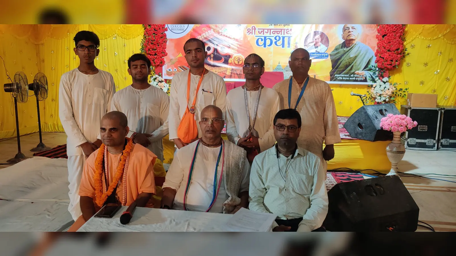 प्रेस वार्ता को संबोधित करते जगदीश श्याम दास व देवकीनंदन प्रभु | Prabhat Khabar Network प्रेस वार्ता को संबोधित करते जगदीश श्याम दास व देवकीनंदन प्रभु | Prabhat Khabar Network