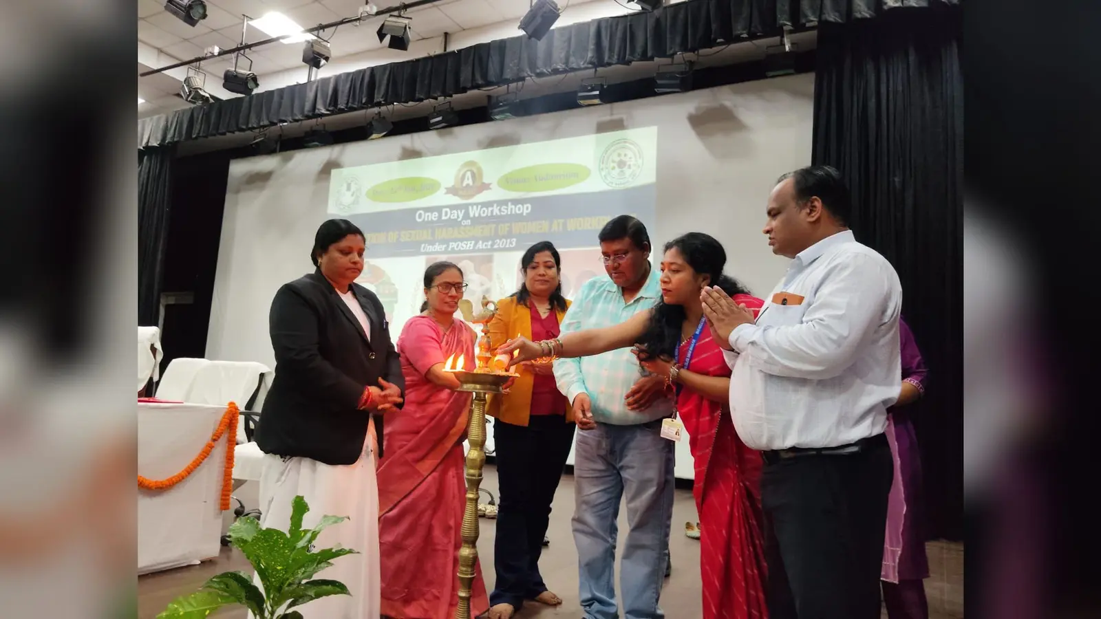 सेमिनार का उद्घाटन करते प्राचार्य व अन्य | Prabhat Khabar Network सेमिनार का उद्घाटन करते प्राचार्य व अन्य | Prabhat Khabar Network