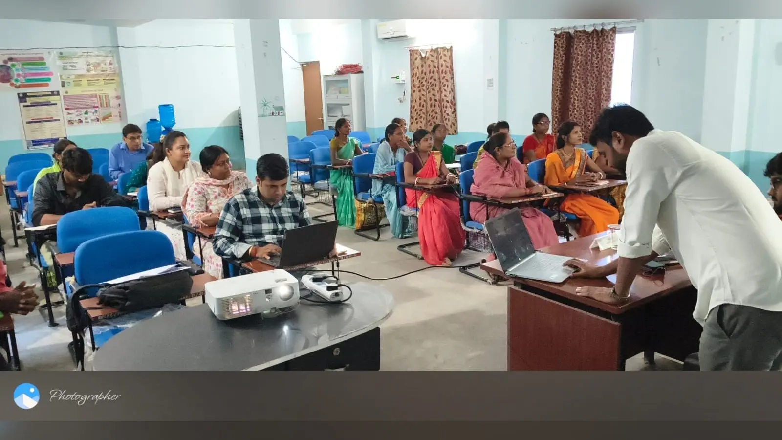 प्रशिक्षण में भाग लेती जीविका दीदियां | Prabhat Khabar Network प्रशिक्षण में भाग लेती जीविका दीदियां | Prabhat Khabar Network