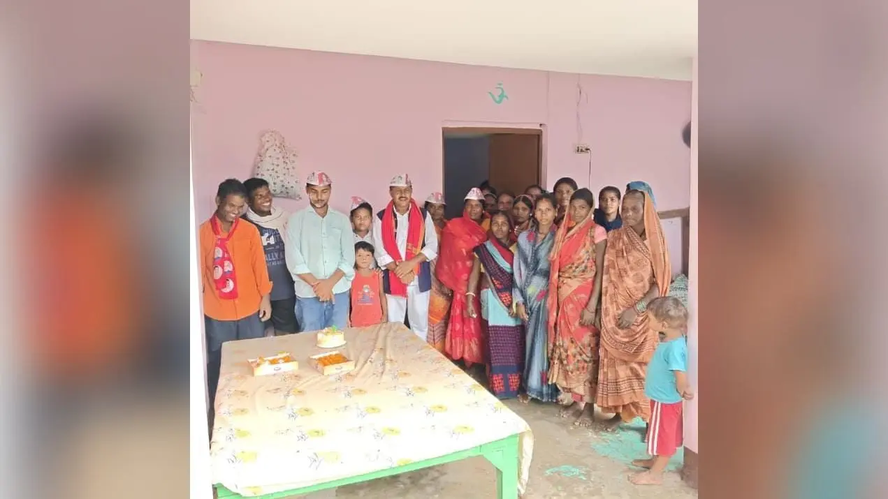 हम पार्टी का ग्यारहवां स्थापना दिवस मनाते पार्टी के कार्यकर्ता और प्रखंड अध्यक्ष मनोज मांझी | Prabhat Khabar Network हम पार्टी का ग्यारहवां स्थापना दिवस मनाते पार्टी के कार्यकर्ता और प्रखंड अध्यक्ष मनोज मांझी | Prabhat Khabar Network