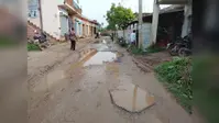 सीवान: आंदर की जर्जर सड़कों के पुनर्निर्माण की मांग, JDU जिला सचिव ने ग्रामीण कार्य मंत्री को सौंपा ज्ञापन