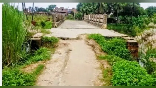 नूराहाता और फुलगनी को जोड़ने वाला जर्जर पुल | Prabhat Khabar Network नूराहाता और फुलगनी को जोड़ने वाला जर्जर पुल | Prabhat Khabar Network