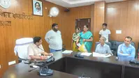 रिश्वत नहीं देने पर योजना से नाम कटा, राशन कार्ड में बदल दिया नाम व आधार