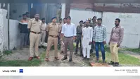 गोपालगंज: सासामुसा चीनी मिल के स्क्रैप काटने का किसानों ने किया विरोध, बकाया भुगतान की मांग