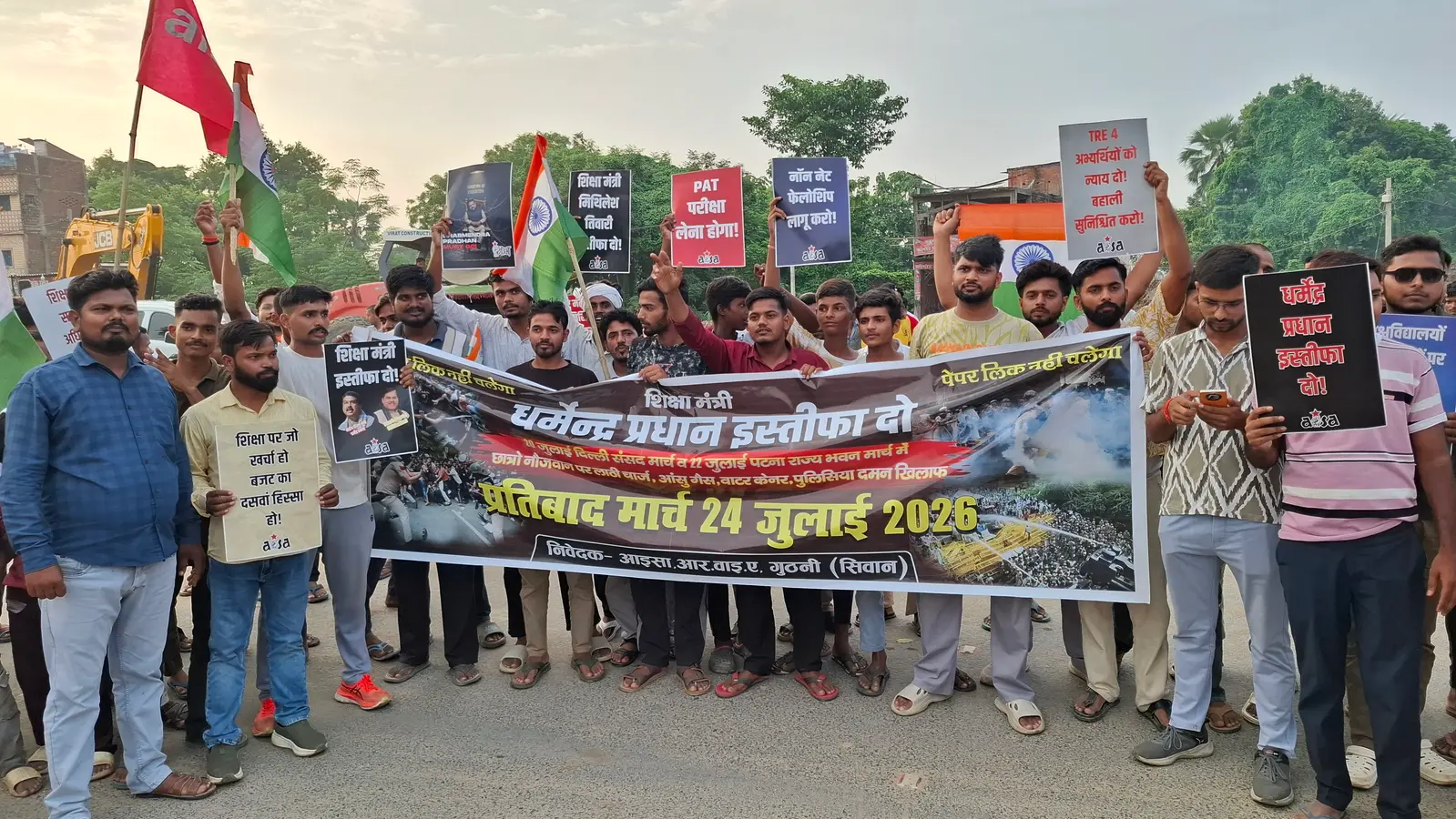 प्रतिवाद मार्च निकालते नाराज छात्र | Prabhat Khabar Network प्रतिवाद मार्च निकालते नाराज छात्र | Prabhat Khabar Network