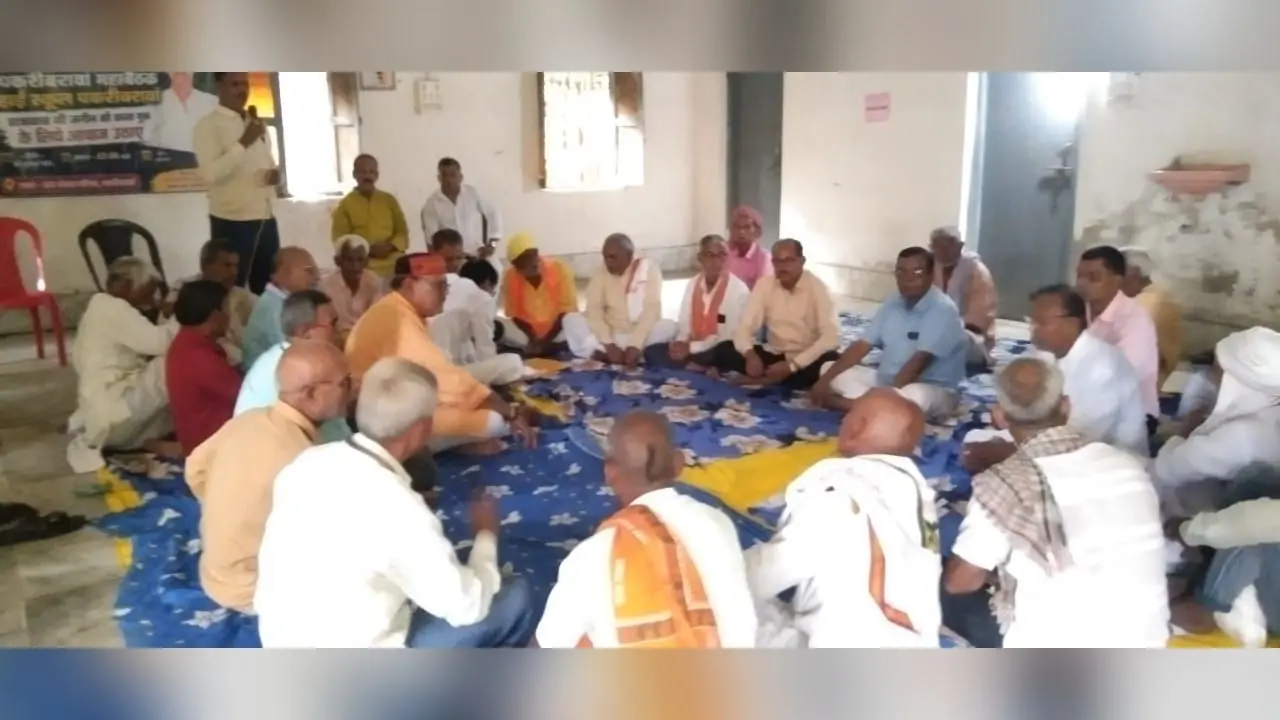 पकरीबरावां में छात्रावास को कब्जा मुक्त कराने की मांग को लेकर बैठक करते सामाजिक कार्यकर्ता. | Prabhat Khabar Network पकरीबरावां में छात्रावास को कब्जा मुक्त कराने की मांग को लेकर बैठक करते सामाजिक कार्यकर्ता. | Prabhat Khabar Network