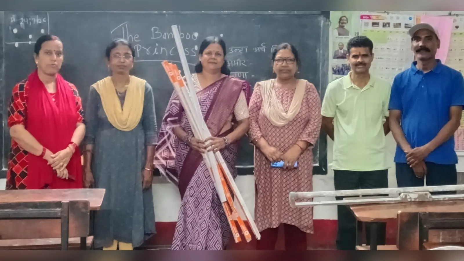 पंसस झरना मिश्रा ने निजी खर्च से विद्यालय में लाइटें लगवाई | Prabhat Khabar Network पंसस झरना मिश्रा ने निजी खर्च से विद्यालय में लाइटें लगवाई | Prabhat Khabar Network