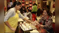 सर्राफा बाजार में सोना-चांदी रिकॉर्ड स्तर पर बरकरार; अरहर और खाद्य तेल में तेजी, जानें आज की थोक व खुदरा दरें