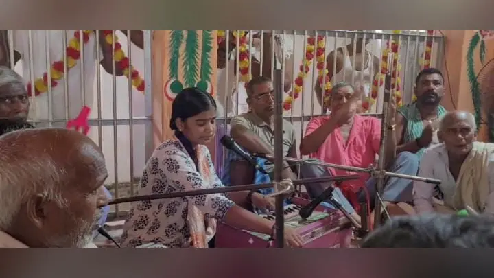 रामधुन में मग्न श्रद्धालु | Prabhat Khabar Network रामधुन में मग्न श्रद्धालु | Prabhat Khabar Network