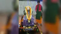 शनिवार को विजयनगर शनिदेव मंदिर में उमड़ा आस्था का सैलाब, मंदार मधुसूदन मंदिर में भगवान का पंचामृत से हुआ स्नान