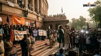 छात्रों को प्रदर्शन से दूर रहने की नसीहत, DM बोले- FIR हुई तो करियर पर पड़ेगा असर
