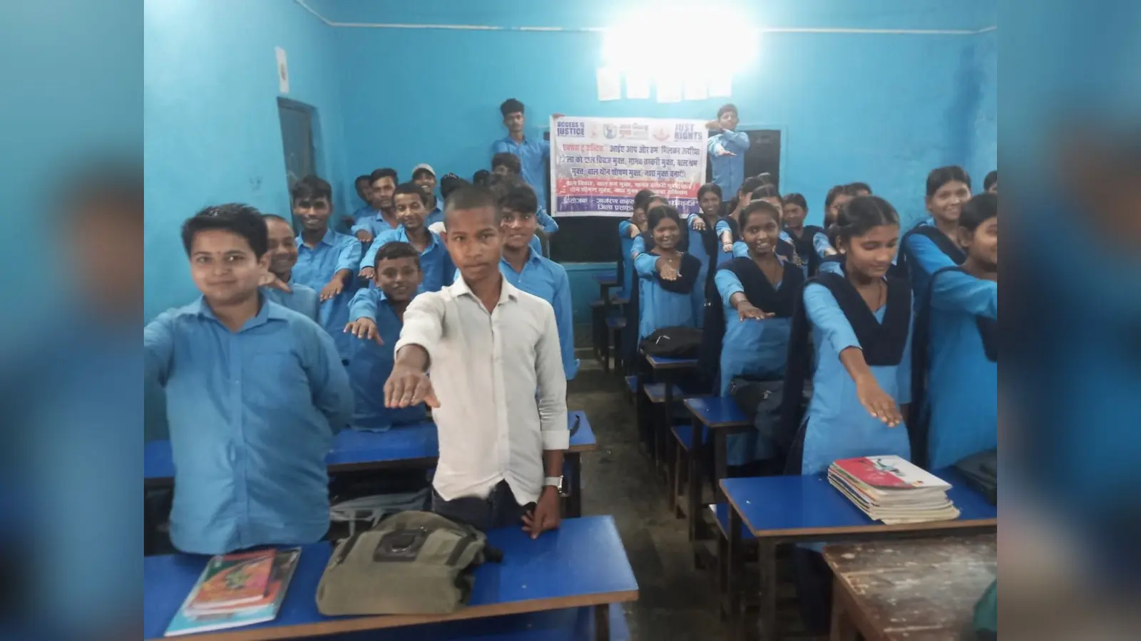 फोटो_कुर्साकांटा नशा मुक्त समाज को लेकर जागरूकता अभियान में शामिल लोग | Prabhat Khabar Network फोटो_कुर्साकांटा नशा मुक्त समाज को लेकर जागरूकता अभियान में शामिल लोग | Prabhat Khabar Network