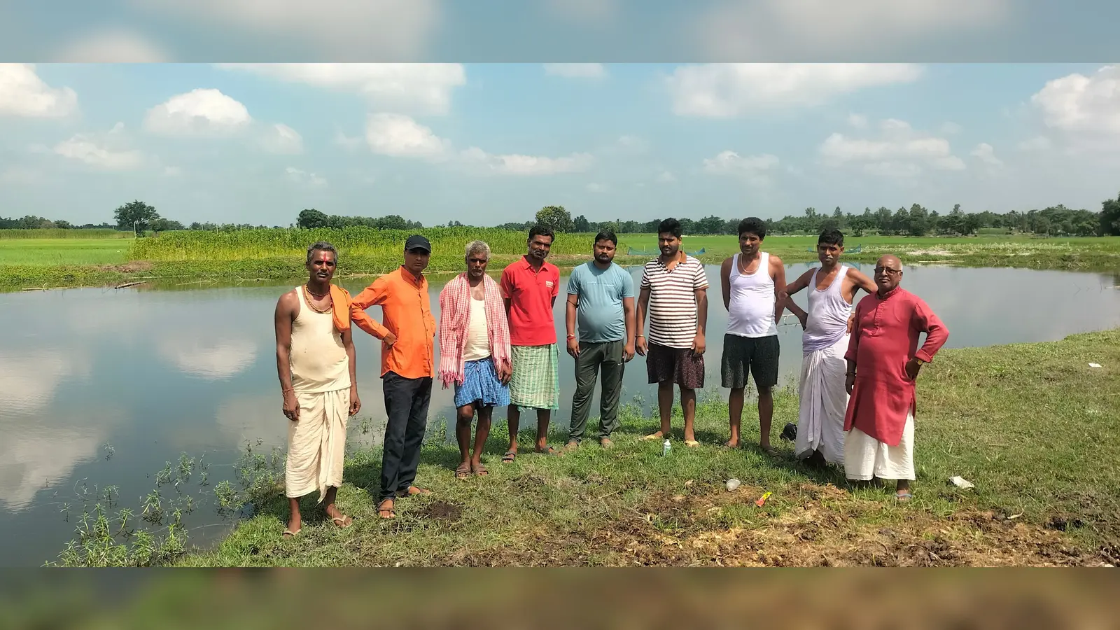 अज्ञात आसामाजिक तत्वों ने पोखर में डाला जहर लाखों का मछली मरी स्थानीय लोगों ने जताया आक्रोश | Prabhat Khabar Network अज्ञात आसामाजिक तत्वों ने पोखर में डाला जहर लाखों का मछली मरी स्थानीय लोगों ने जताया आक्रोश | Prabhat Khabar Network